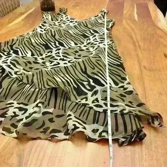 Vintage animal prints V-neck sleeveless midi dress. Size medium. - Picture 7 of 10